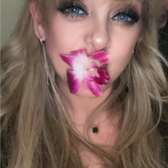 Going live12ΡΡ Share show enter Giveaway Gucci LV wallet$75 entry an purchase - Picture 13 of 16